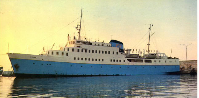 Una foto del traghetto ROANA ormeggiato nel porto di Otranto